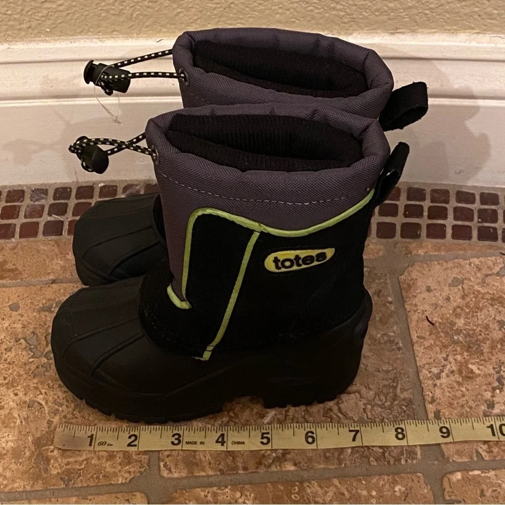 NWOT~TOTES Toddler Black Green Snow Boots Size 8-Unisex